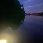 Zouw Hausboat Zakotven -pouze Ubytovaní Botel