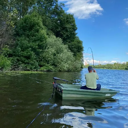 Zouw Hausboat Zakotven -pouze Úszó hotel *