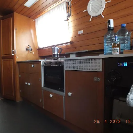 Zouw Hausboat Zakotven -pouze