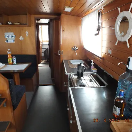Bådhotel Zouw Hausboat Zakotven -pouze Roudnice nad Labem
