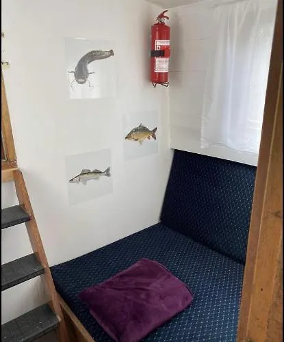 Zouw Hausboat Zakotven -pouze Ubytovaní *