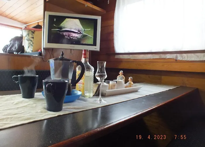 Botel Zouw Hausboat Zakotven -pouze Ubytovaní *