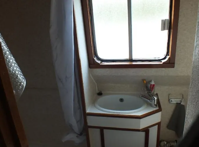 Zouw Hausboat Zakotven -pouze Ubytovaní *