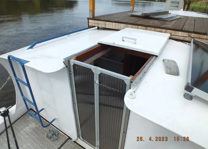 Zouw Hausboat Zakotven -pouze Ubytovaní Botel *