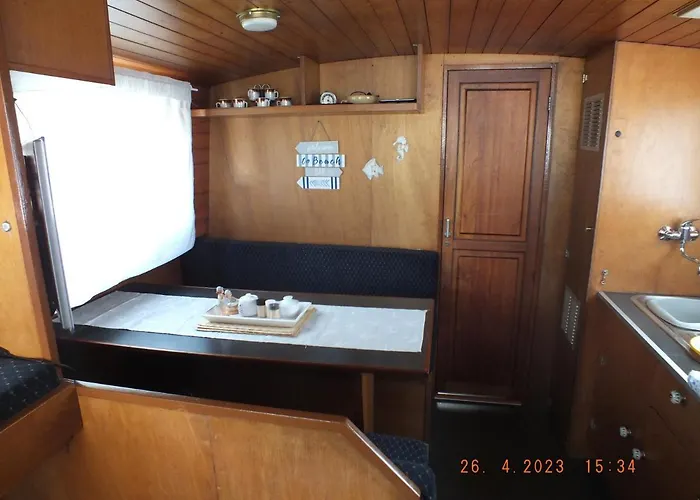 Zouw Hausboat Zakotven -pouze Ubytovaní *