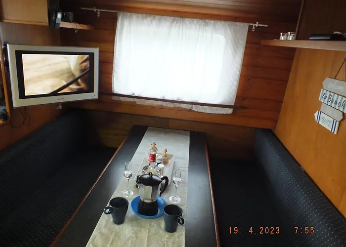 Zouw Hausboat Zakotven -pouze Ubytovaní Botel