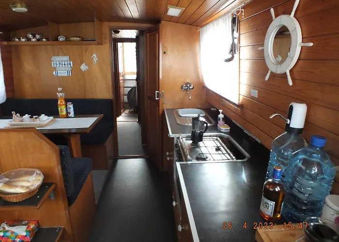 Botel Zouw Hausboat Zakotven -pouze Ubytovaní Roudnice nad Labem