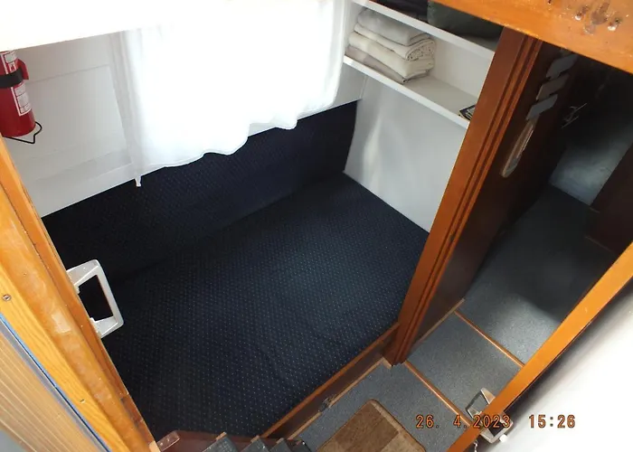 Zouw Hausboat Zakotven -pouze Ubytovaní *